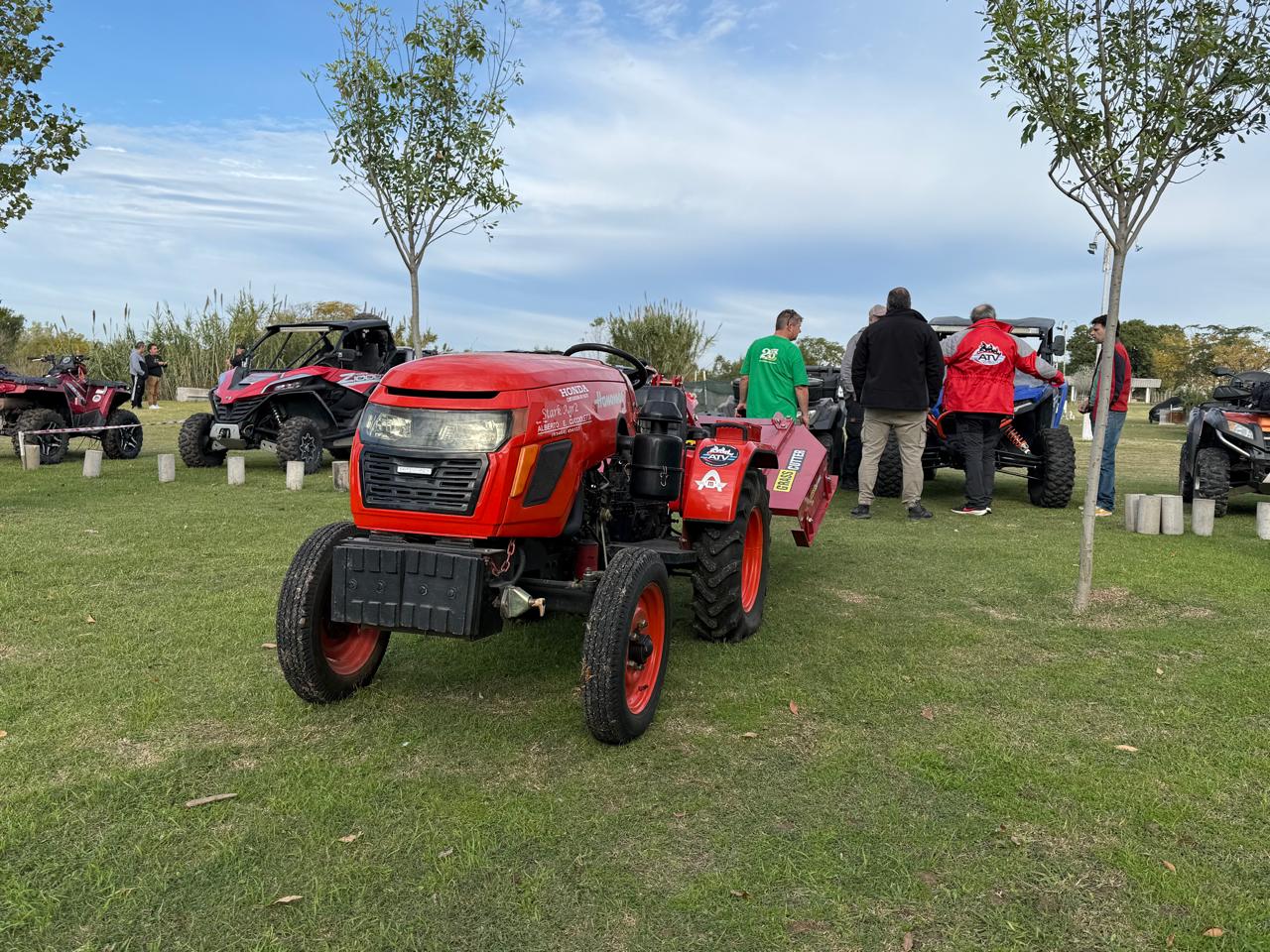 Compra de Tractor con desmalezadora